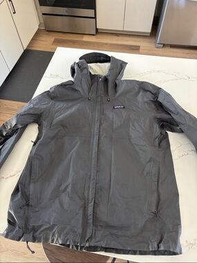 Patagonia Men's Hooded Raincoat in Charcoal Gray